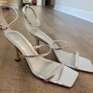 MARC FISHER LTD Strappy Heel Sandal Silver Faux Snake Skin 11M 2.5in heel Y2K